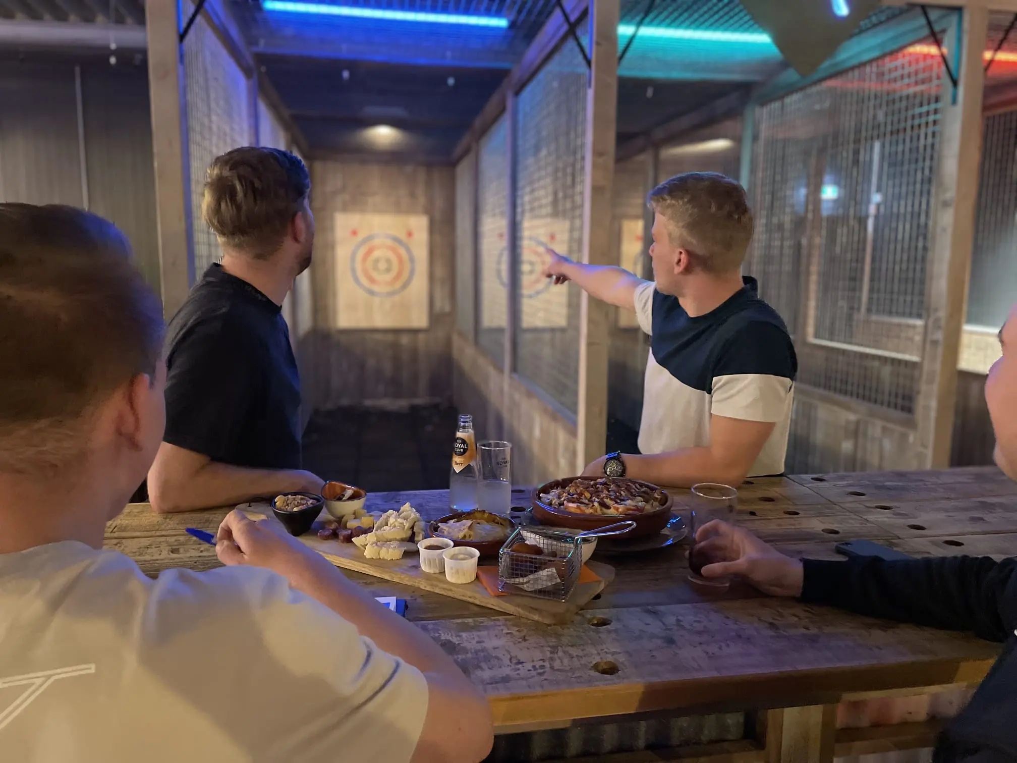 Bijlwerpen 18+